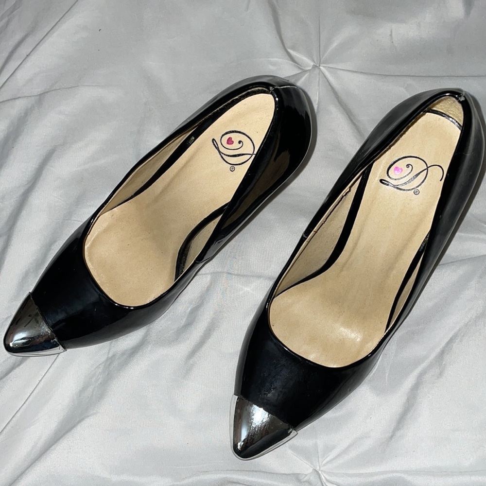 Heels - Picture 4 of 4